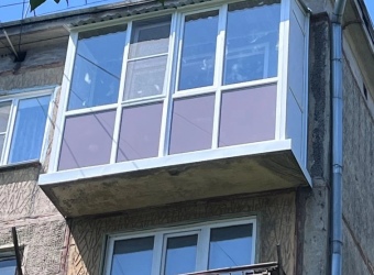 Теплое остекление балкона с тонировкой