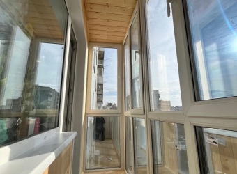 Панорамное остекление балкона + обшивка пола, потолка и стены деревом