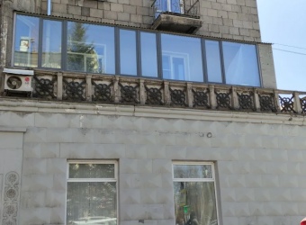 Теплое остекление балкона + монтаж крыши. Цвет графит.