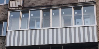 Установлены теплые окна на пятикамерный профиль, внешний дизайн комбинированными цветами